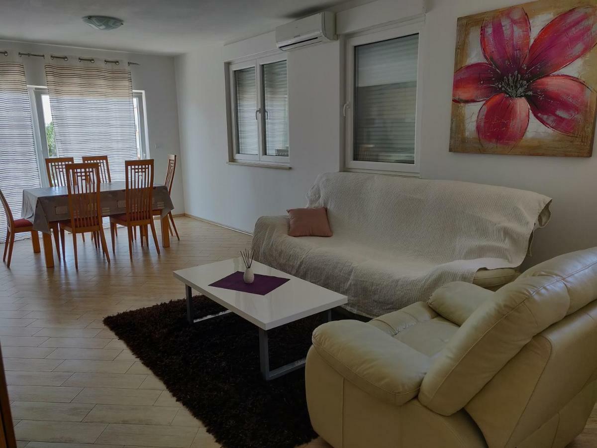 Apartment Greta,50 Meters To The Beach Banjole Kültér fotó